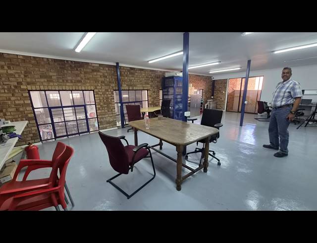 1,396M² WAREHOUSE FOR SALE IN JET PARK